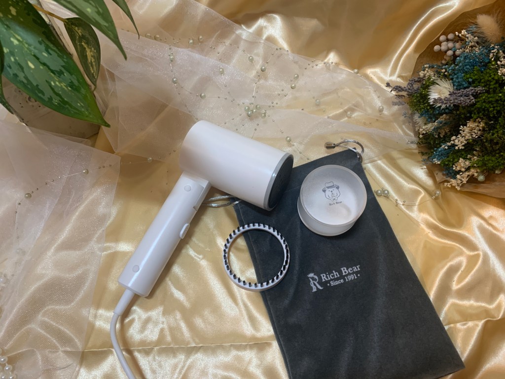Rich Bear華麗熊掛燙機『手持蒸氣掛燙機』懶人掛燙機！平燙掛燙二合一，可折疊旅行用也好方便！｜好用掛燙機推薦｜美型蒸氣掛燙機｜旅行用掛燙機

可視水箱大容量200ml