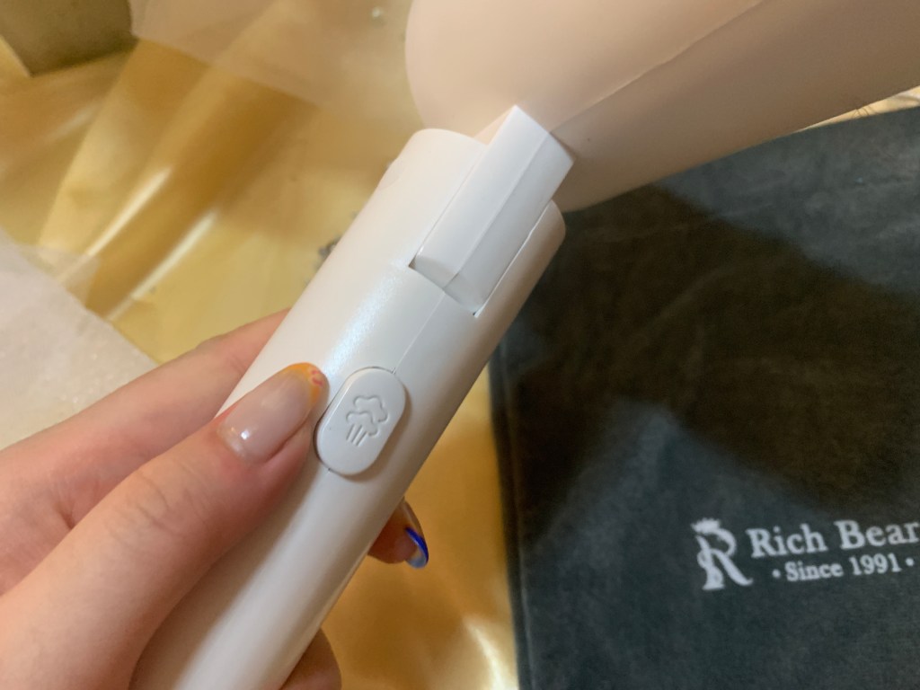 Rich Bear華麗熊掛燙機『手持蒸氣掛燙機』懶人掛燙機！平燙掛燙二合一，可折疊旅行用也好方便！｜好用掛燙機推薦｜美型蒸氣掛燙機｜旅行用掛燙機

一鍵開關