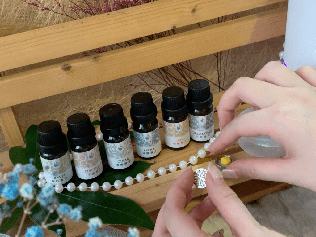 複方精油推薦【FaceSchool精油大學】防疫生活放鬆舒壓，我的芳療精油新手入門用法分享！卸除緊繃狀態就用複方精油療癒身心靈！
FaceSchool精油大學－清晰複方
複方精油推薦｜芳療精油推薦｜紓壓精油推薦