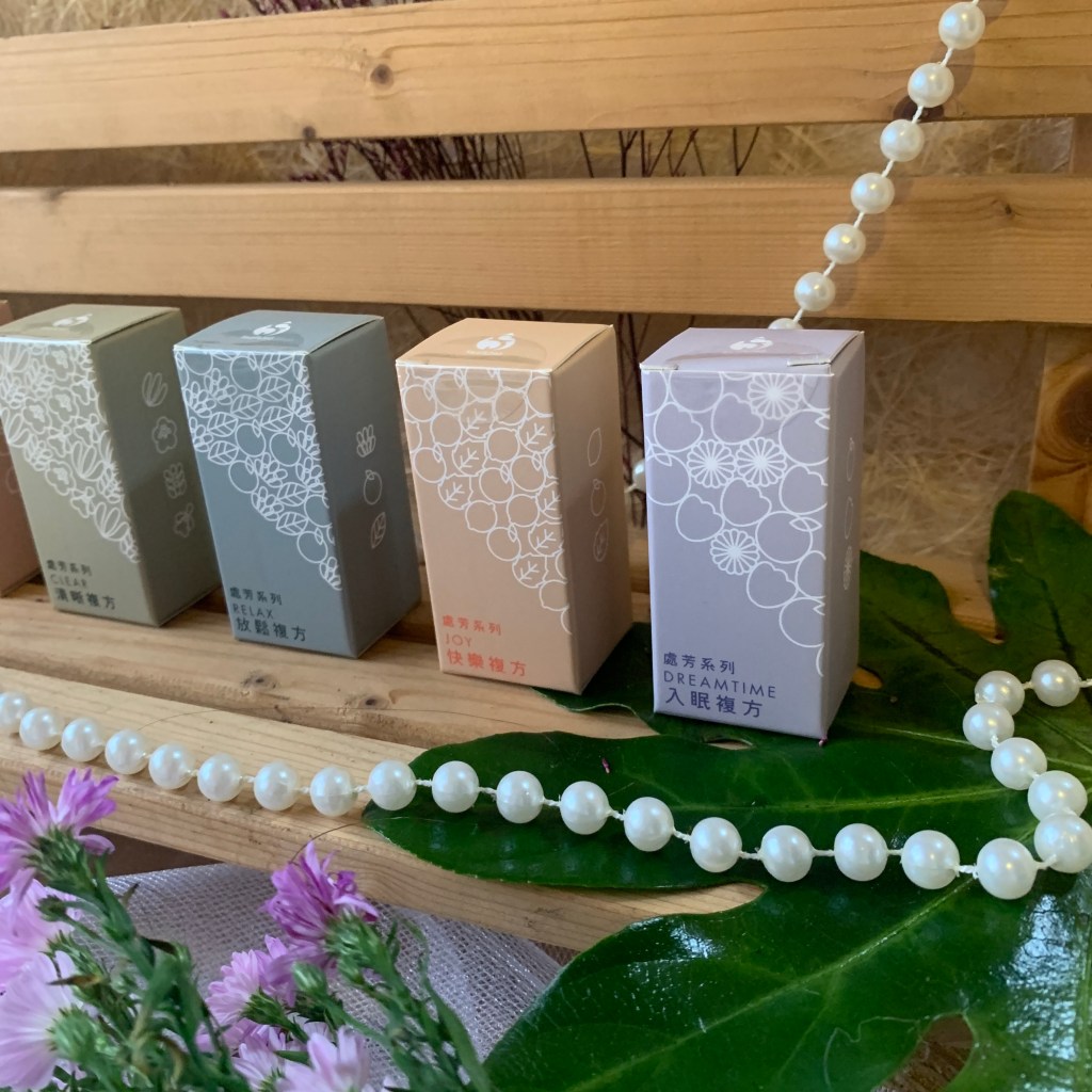 複方精油推薦【FaceSchool精油大學】防疫生活放鬆舒壓，我的芳療精油新手入門用法分享！卸除緊繃狀態就用複方精油療癒身心靈！
FaceSchool精油大學－清晰複方
複方精油推薦｜芳療精油推薦｜紓壓精油推薦