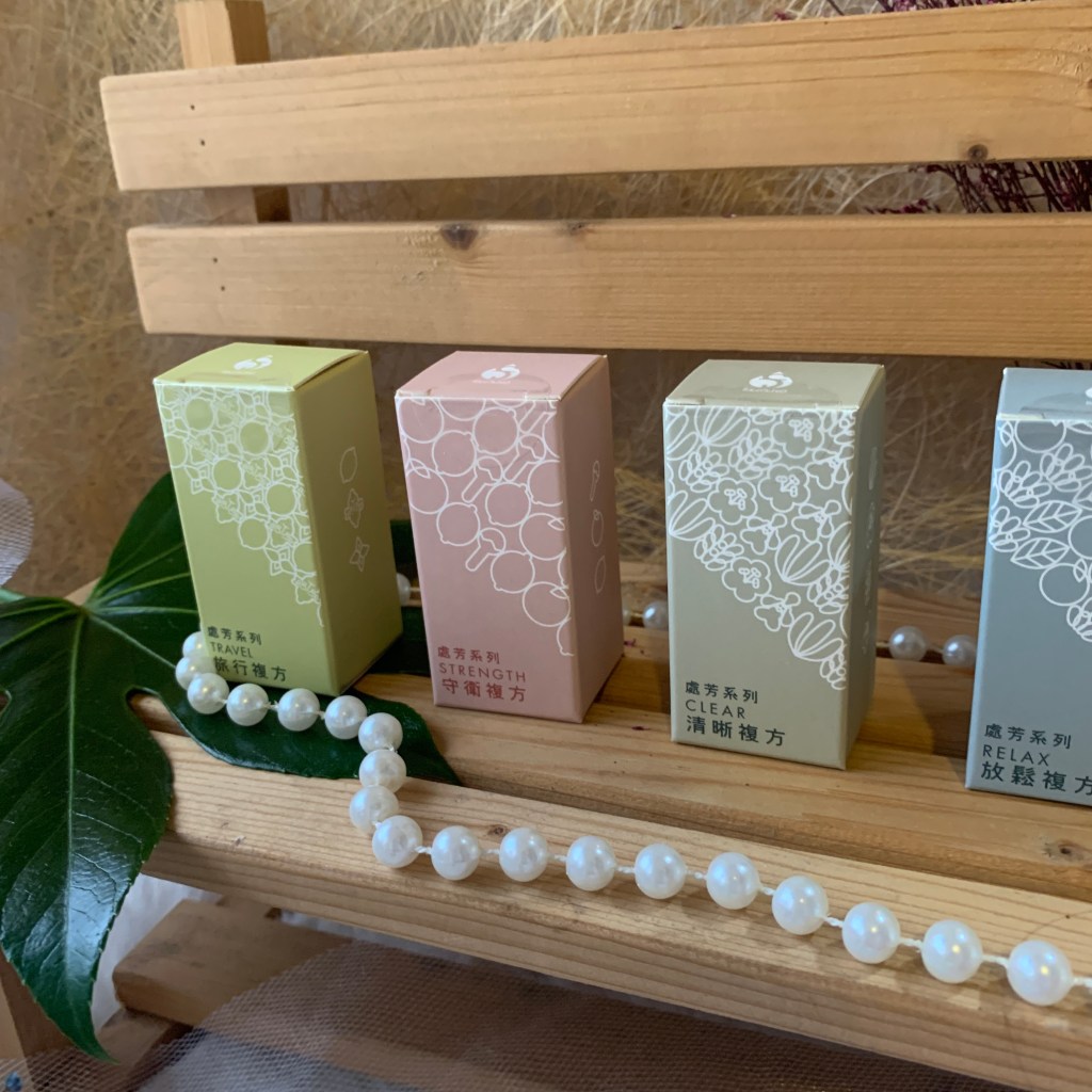 複方精油推薦【FaceSchool精油大學】防疫生活放鬆舒壓，我的芳療精油新手入門用法分享！卸除緊繃狀態就用複方精油療癒身心靈！
FaceSchool精油大學－清晰複方
複方精油推薦｜芳療精油推薦｜紓壓精油推薦