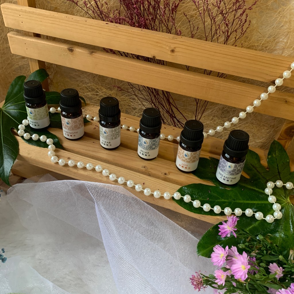 複方精油推薦【FaceSchool精油大學】防疫生活放鬆舒壓，我的芳療精油新手入門用法分享！卸除緊繃狀態就用複方精油療癒身心靈！
FaceSchool精油大學－清晰複方
複方精油推薦｜芳療精油推薦｜紓壓精油推薦