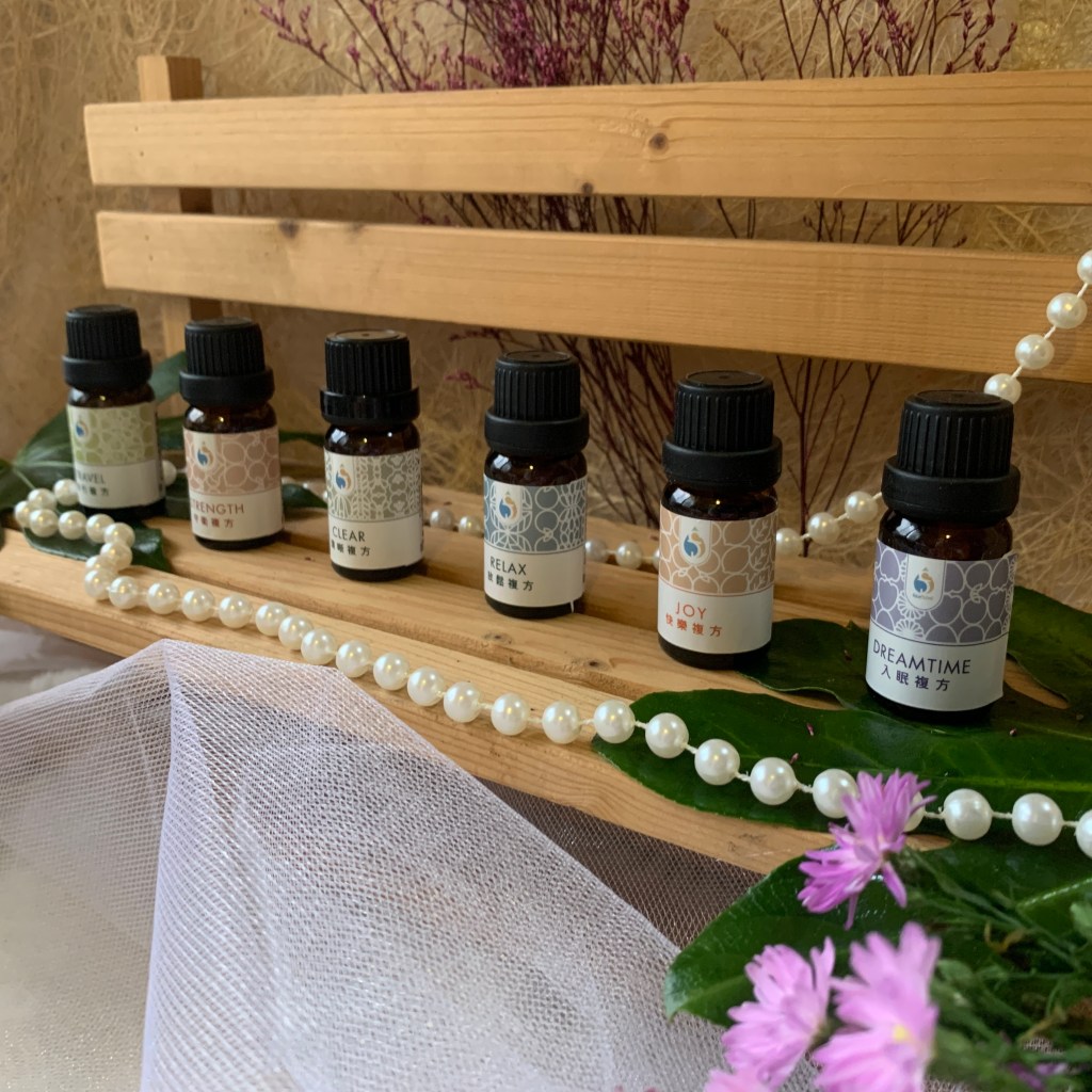 複方精油推薦【FaceSchool精油大學】防疫生活放鬆舒壓，我的芳療精油新手入門用法分享！卸除緊繃狀態就用複方精油療癒身心靈！
FaceSchool精油大學－清晰複方
複方精油推薦｜芳療精油推薦｜紓壓精油推薦