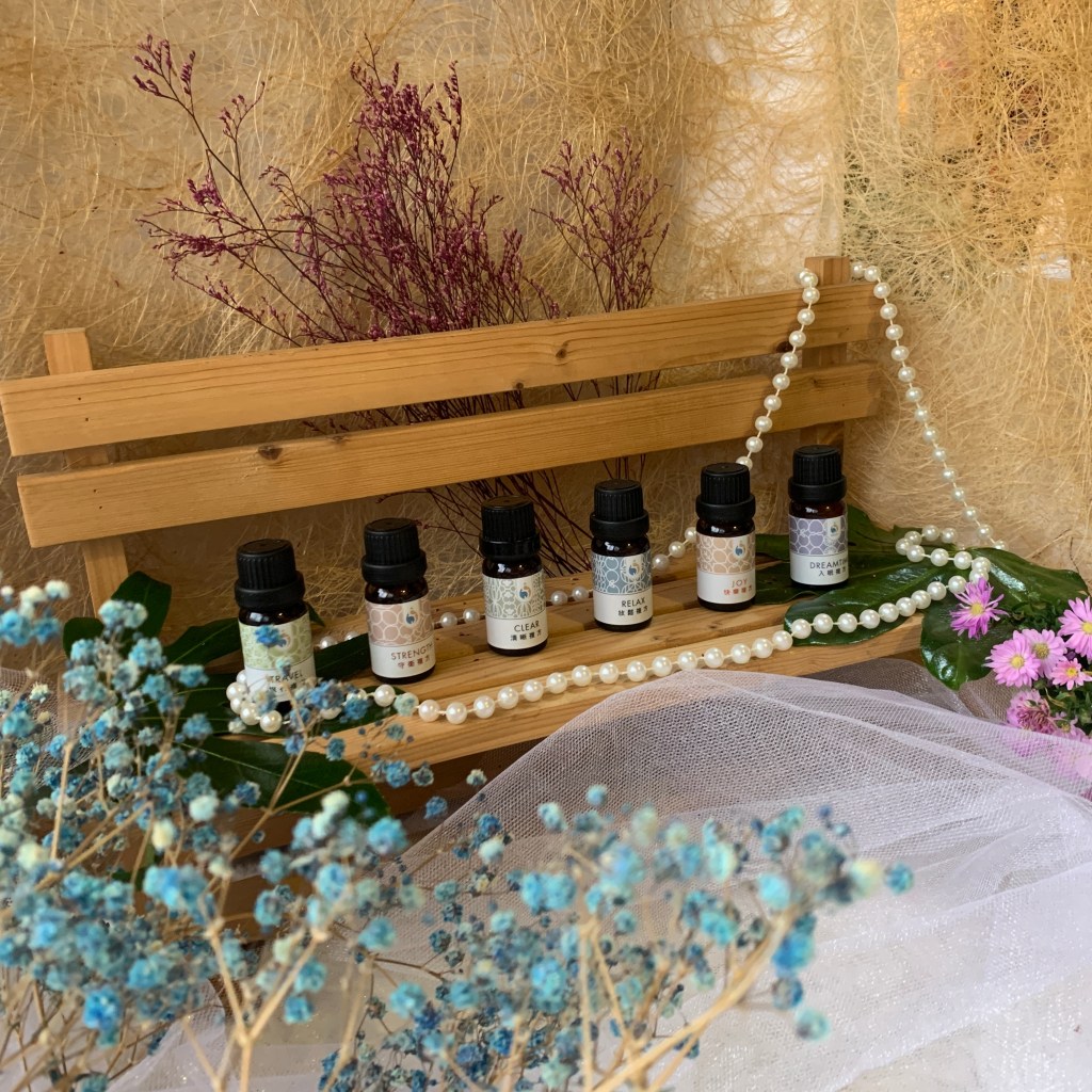 複方精油推薦【FaceSchool精油大學】防疫生活放鬆舒壓，我的芳療精油新手入門用法分享！卸除緊繃狀態就用複方精油療癒身心靈！
FaceSchool精油大學－清晰複方
複方精油推薦｜芳療精油推薦｜紓壓精油推薦