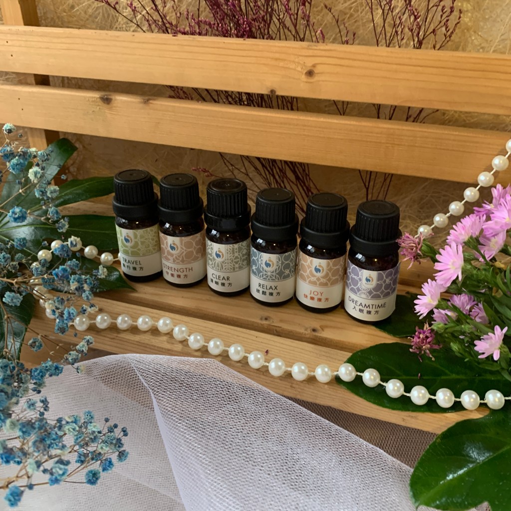 複方精油推薦【FaceSchool精油大學】防疫生活放鬆舒壓，我的芳療精油新手入門用法分享！卸除緊繃狀態就用複方精油療癒身心靈！
FaceSchool精油大學－清晰複方
複方精油推薦｜芳療精油推薦｜紓壓精油推薦