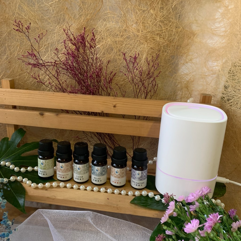 複方精油推薦【FaceSchool精油大學】防疫生活放鬆舒壓，我的芳療精油新手入門用法分享！卸除緊繃狀態就用複方精油療癒身心靈！
FaceSchool精油大學－清晰複方
複方精油推薦｜芳療精油推薦｜紓壓精油推薦