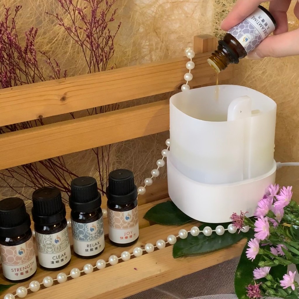 複方精油推薦【FaceSchool精油大學】防疫生活放鬆舒壓，我的芳療精油新手入門用法分享！卸除緊繃狀態就用複方精油療癒身心靈！
FaceSchool精油大學－清晰複方
複方精油推薦｜芳療精油推薦｜紓壓精油推薦