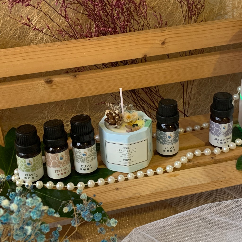 複方精油推薦【FaceSchool精油大學】防疫生活放鬆舒壓，我的芳療精油新手入門用法分享！卸除緊繃狀態就用複方精油療癒身心靈！
FaceSchool精油大學－清晰複方
複方精油推薦｜芳療精油推薦｜紓壓精油推薦