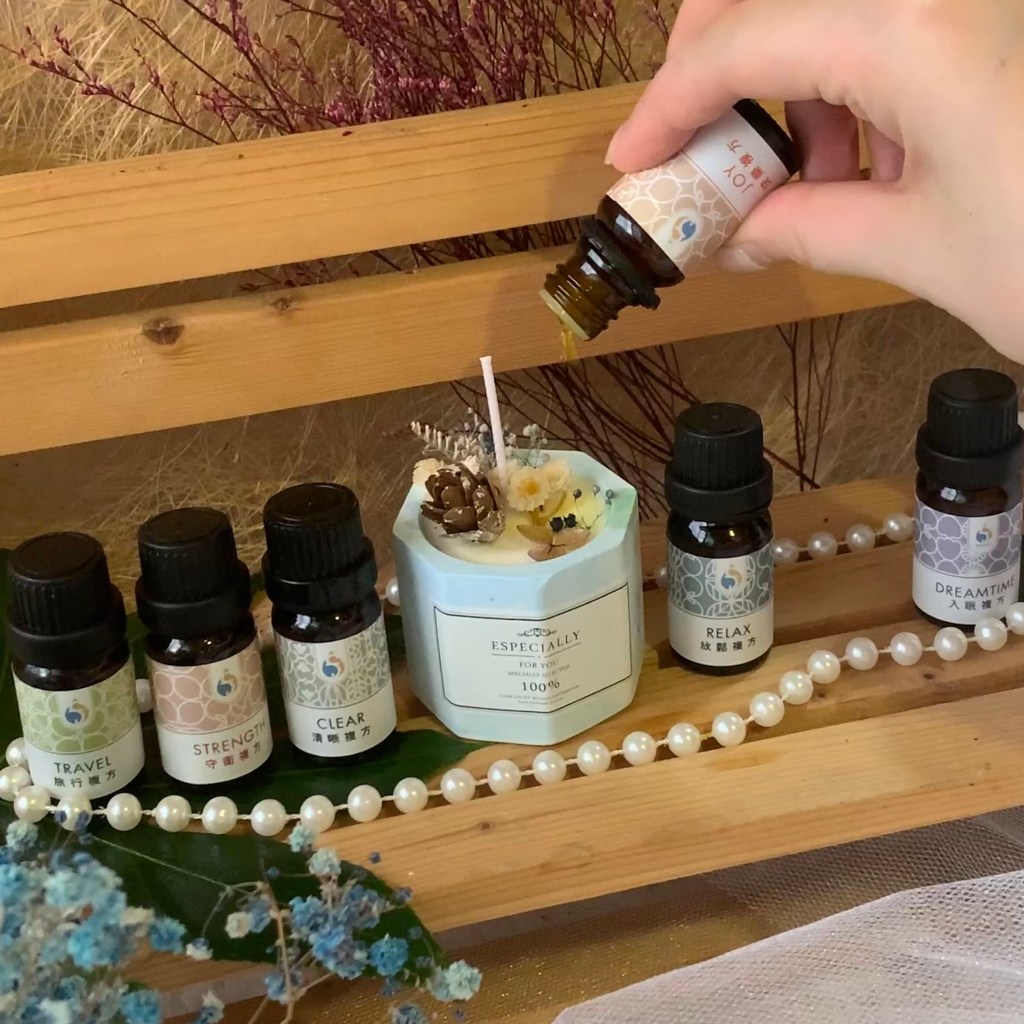 複方精油推薦【FaceSchool精油大學】防疫生活放鬆舒壓，我的芳療精油新手入門用法分享！卸除緊繃狀態就用複方精油療癒身心靈！
FaceSchool精油大學－清晰複方
複方精油推薦｜芳療精油推薦｜紓壓精油推薦