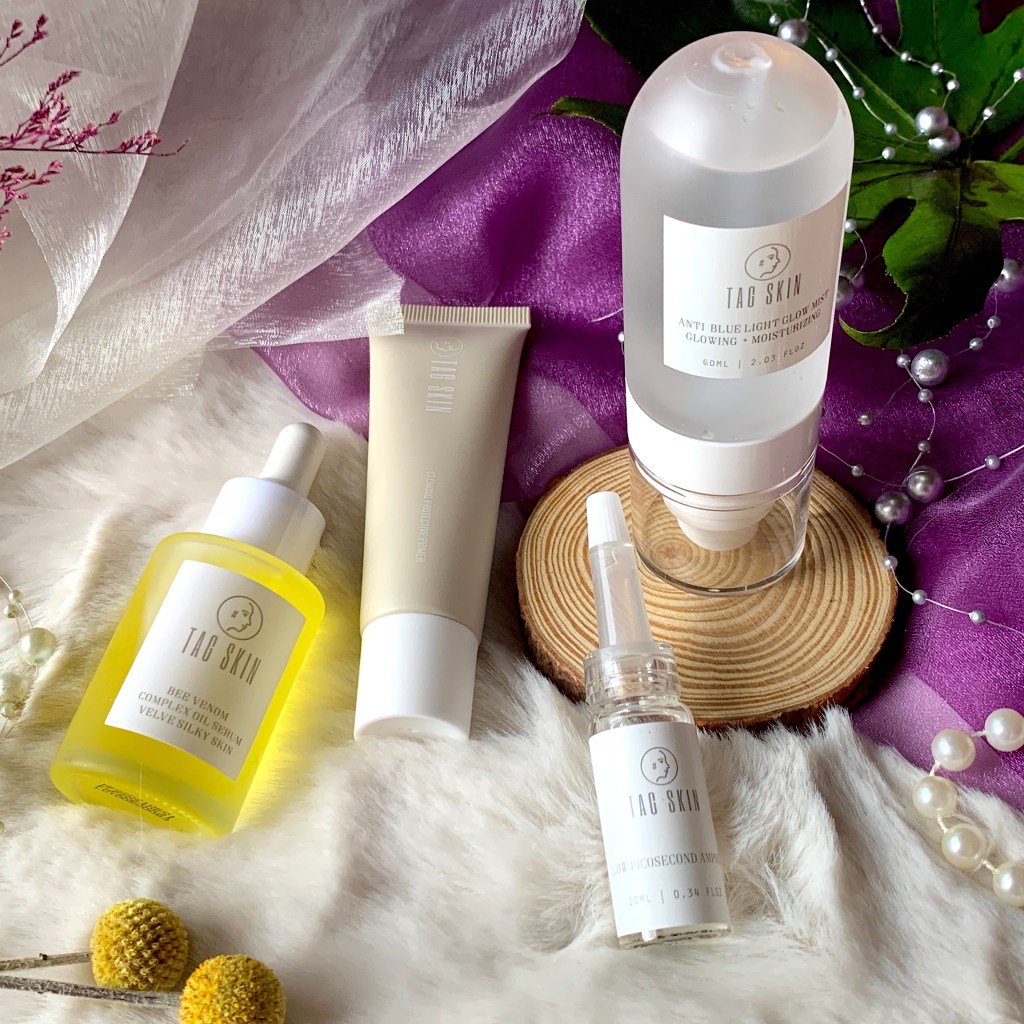 網美都在用的蜂毒保養品，數十萬網友口碑認證？到底TAGSKIN以肌之名好用嗎？我的居家養肌好物：蜂毒絲絨精萃｜液態皮秒推薦｜裸光液肽皮秒｜抗藍光保濕噴霧｜居家煥膚保養｜校色隔離霜｜海洋友善隔離霜｜保濕定妝噴霧