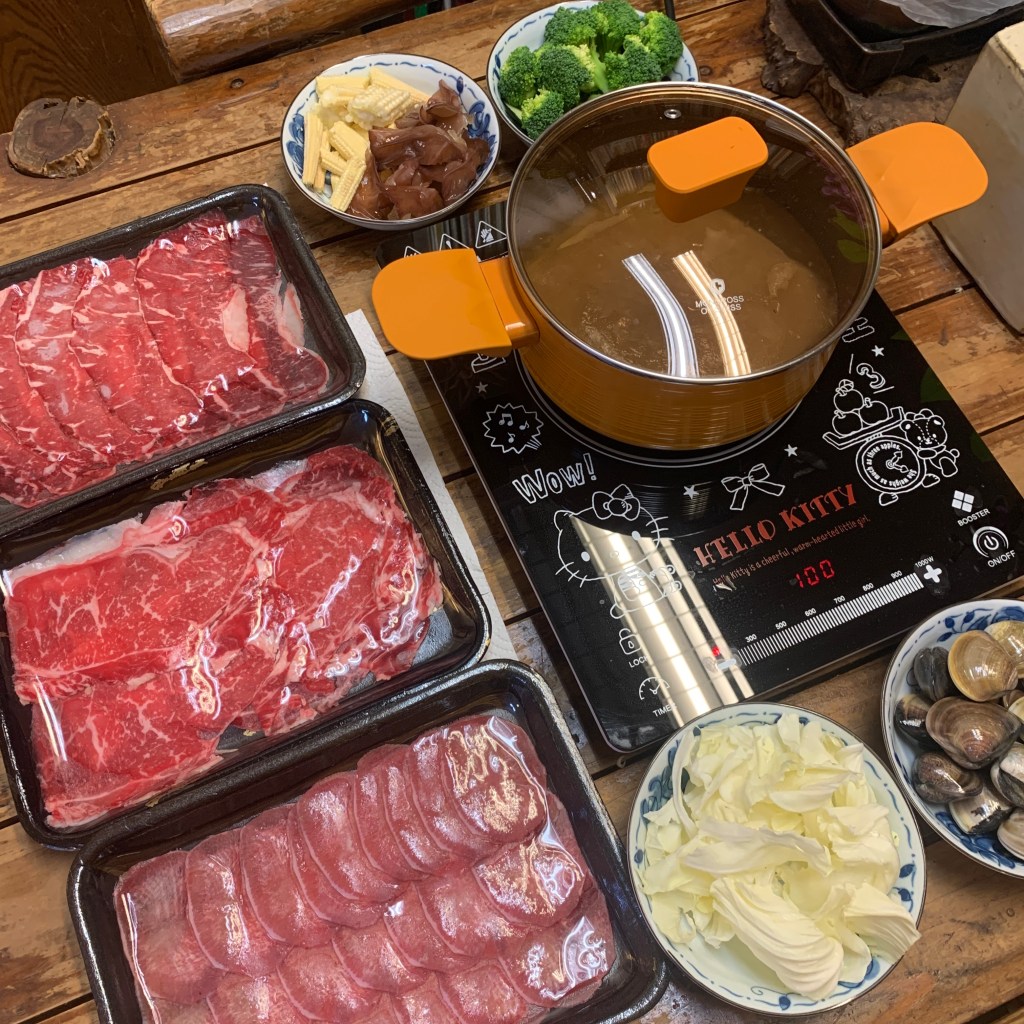 【第一牛肉OneBeef】通化夜市裡的台灣牛肉侍肉師，防疫在家也有牛肉火鍋可以吃－黃金牛年火鍋組，火鍋牛肉片推薦｜牛骨湯底推薦｜通化街牛肉片