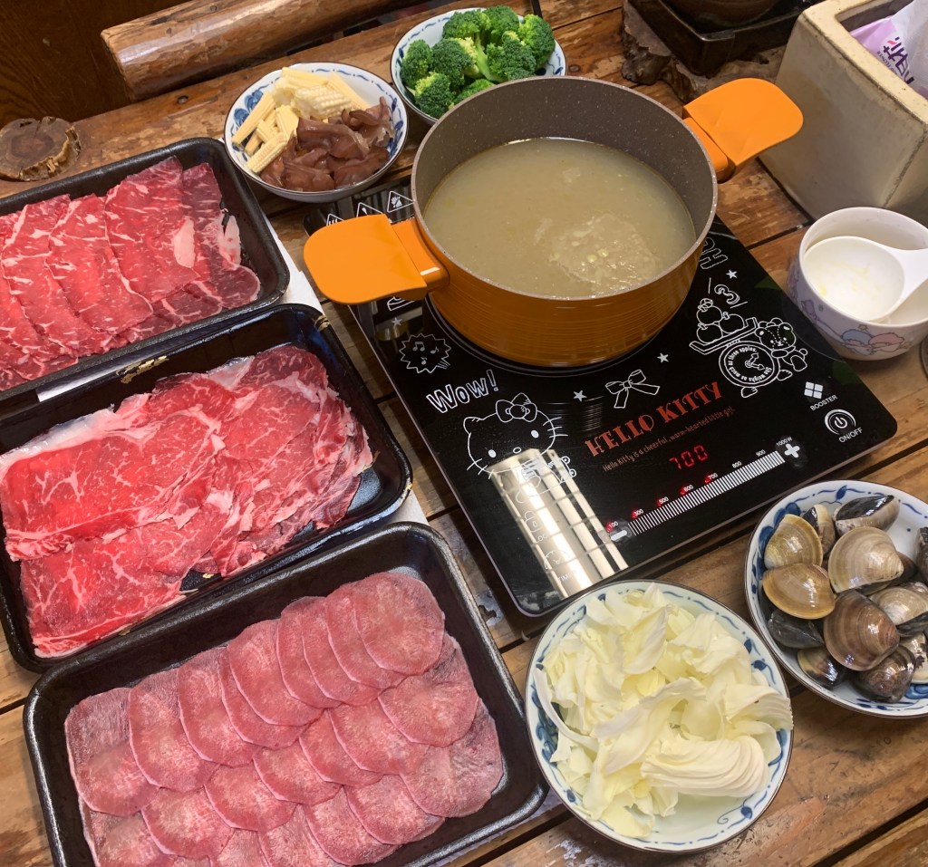 【第一牛肉OneBeef】通化夜市裡的台灣牛肉侍肉師，防疫在家也有牛肉火鍋可以吃－黃金牛年火鍋組，火鍋牛肉片推薦｜牛骨湯底推薦｜通化街牛肉片