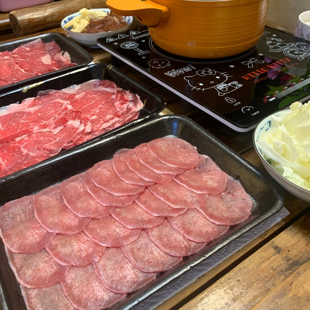 【第一牛肉OneBeef】通化夜市裡的台灣牛肉侍肉師，防疫在家也有牛肉火鍋可以吃－黃金牛年火鍋組，火鍋牛肉片推薦｜牛骨湯底推薦｜通化街牛肉片
