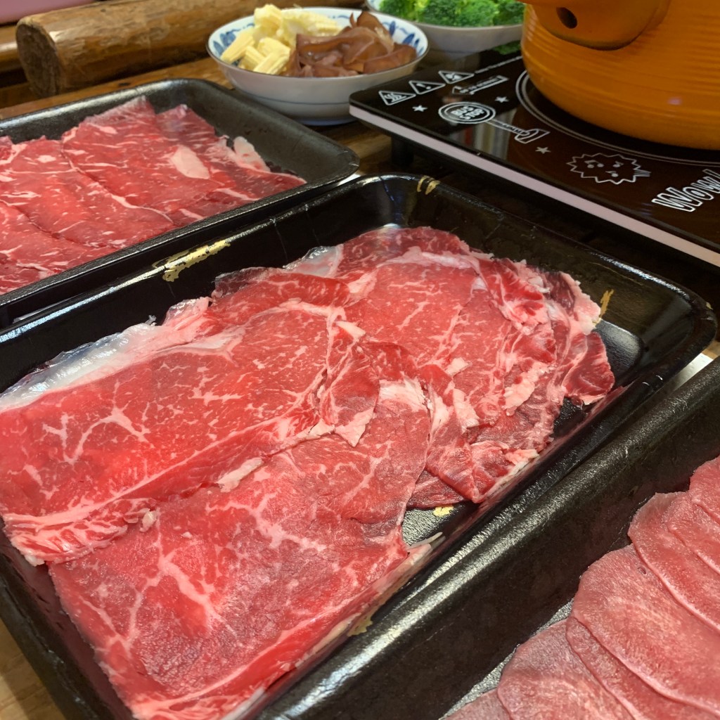 【第一牛肉OneBeef】通化夜市裡的台灣牛肉侍肉師，防疫在家也有牛肉火鍋可以吃－黃金牛年火鍋組，火鍋牛肉片推薦｜牛骨湯底推薦｜通化街牛肉片