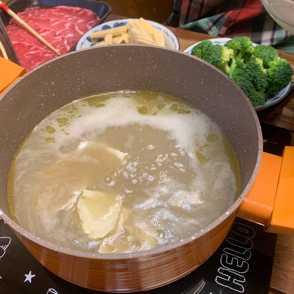 【第一牛肉OneBeef】通化夜市裡的台灣牛肉侍肉師，防疫在家也有牛肉火鍋可以吃－黃金牛年火鍋組，火鍋牛肉片推薦｜牛骨湯底推薦｜通化街牛肉片