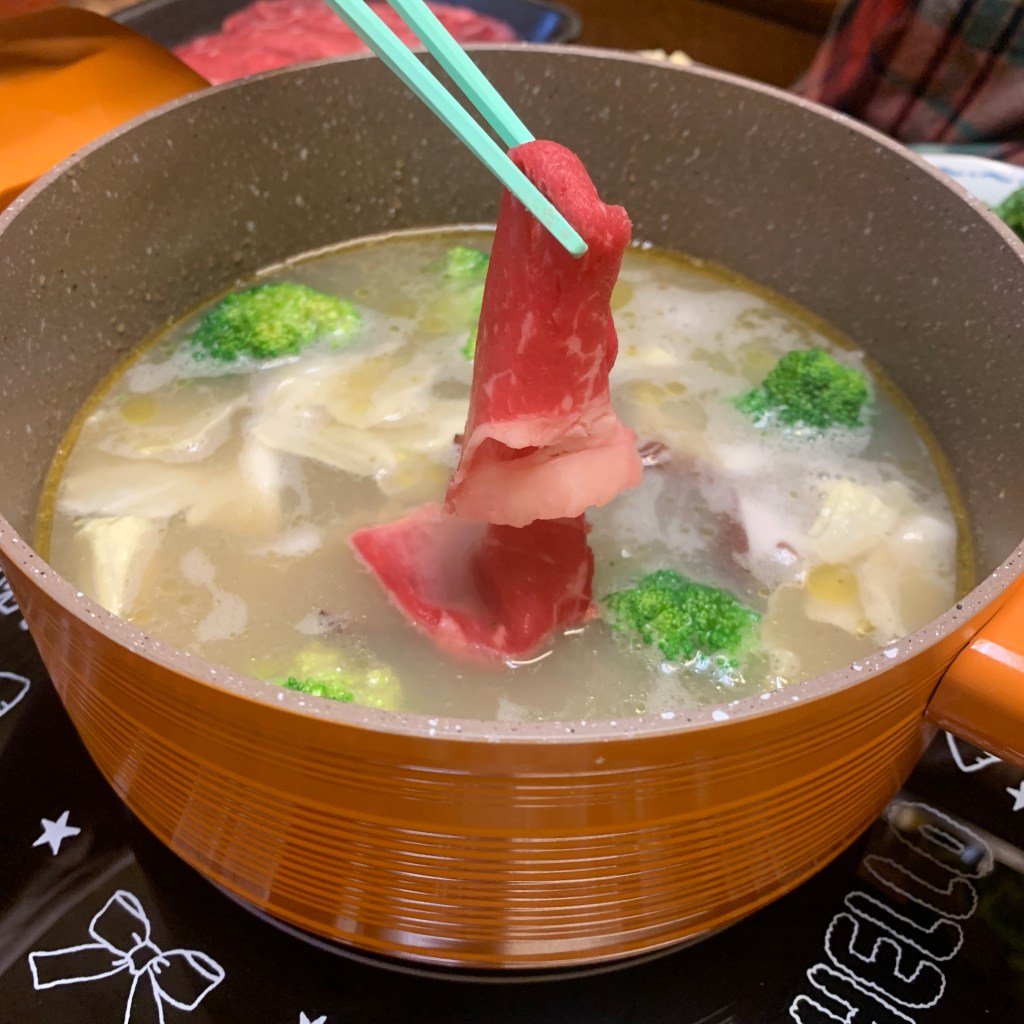 【第一牛肉OneBeef】通化夜市裡的台灣牛肉侍肉師，防疫在家也有牛肉火鍋可以吃－黃金牛年火鍋組，火鍋牛肉片推薦｜牛骨湯底推薦｜通化街牛肉片