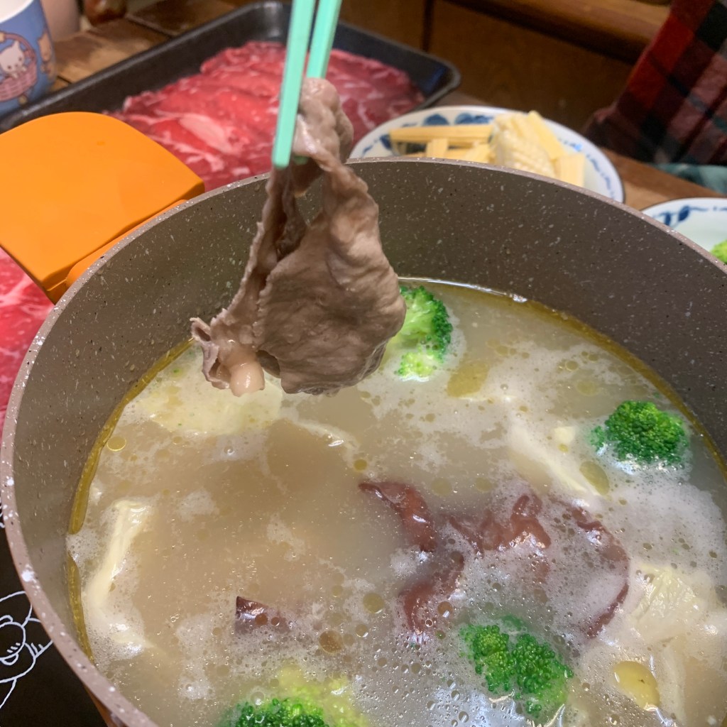 【第一牛肉OneBeef】通化夜市裡的台灣牛肉侍肉師，防疫在家也有牛肉火鍋可以吃－黃金牛年火鍋組，火鍋牛肉片推薦｜牛骨湯底推薦｜通化街牛肉片