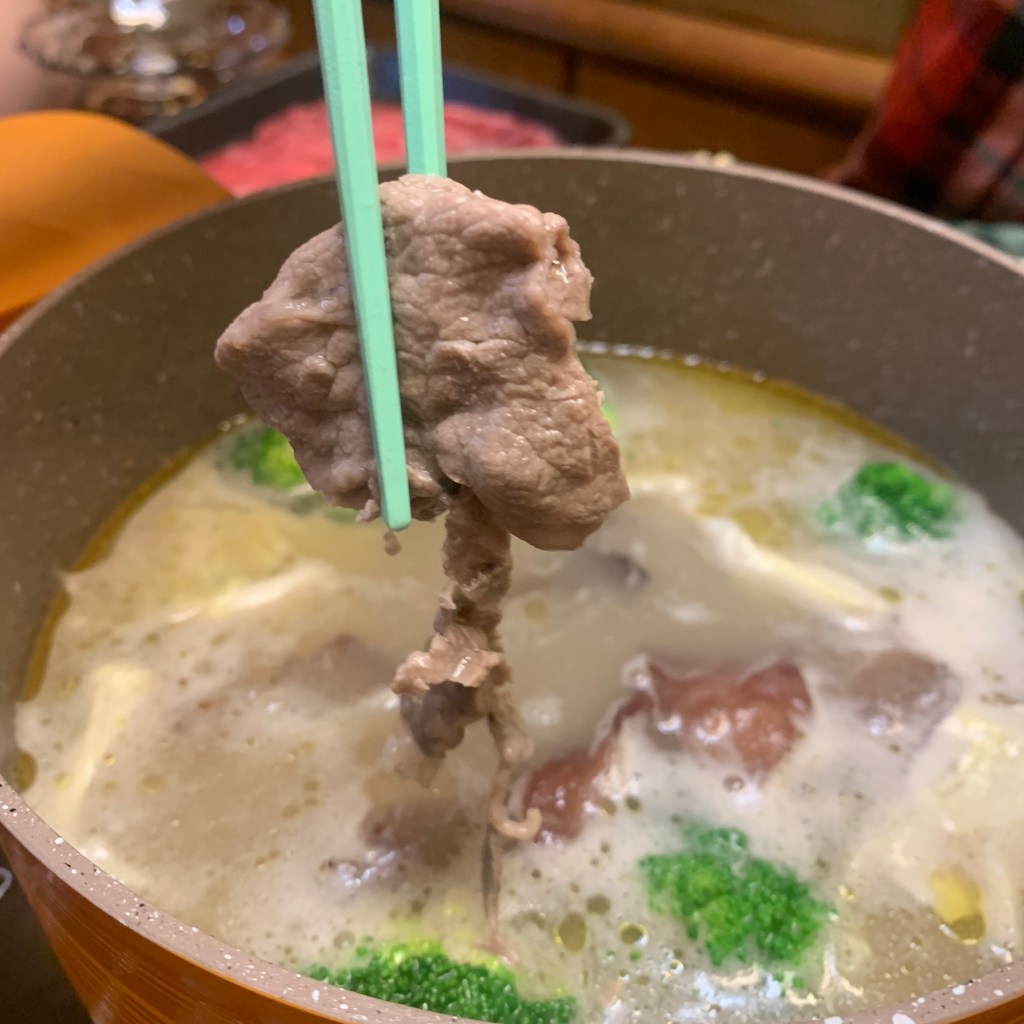 【第一牛肉OneBeef】通化夜市裡的台灣牛肉侍肉師，防疫在家也有牛肉火鍋可以吃－黃金牛年火鍋組，火鍋牛肉片推薦｜牛骨湯底推薦｜通化街牛肉片