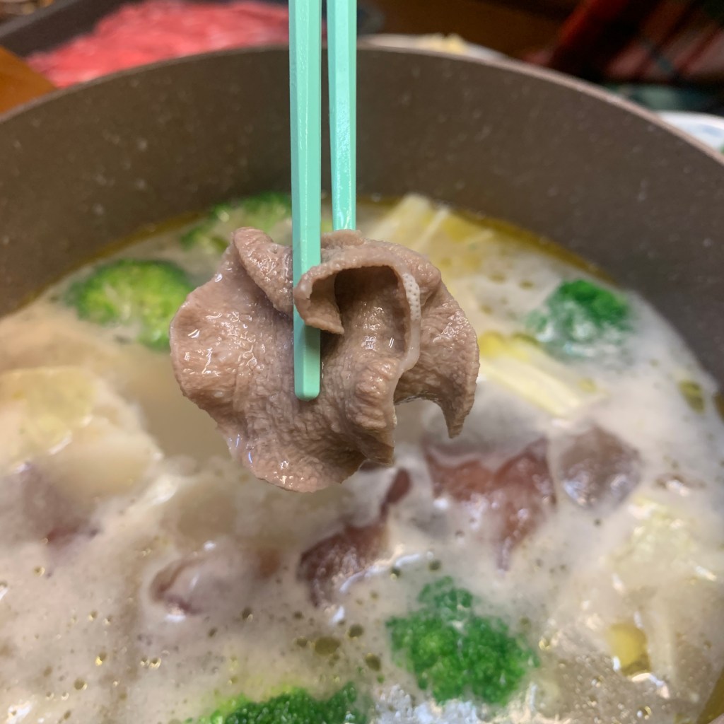 【第一牛肉OneBeef】通化夜市裡的台灣牛肉侍肉師，防疫在家也有牛肉火鍋可以吃－黃金牛年火鍋組，火鍋牛肉片推薦｜牛骨湯底推薦｜通化街牛肉片