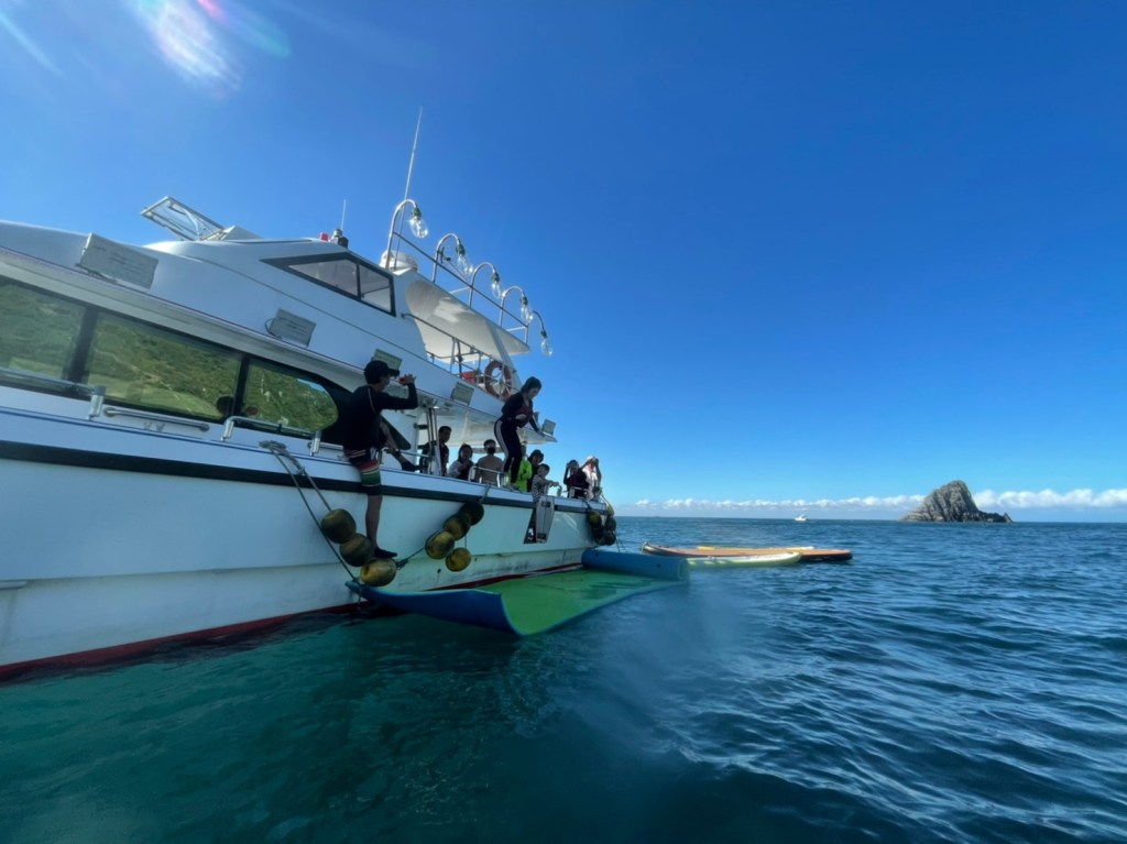 【水旅遊】SUP教練推薦理哥!包船出海SUP團!海中央SUP,跳水、浮淺、導覽,基隆嶼包船海上SUP+和平島導覽活動|基隆嶼SUP|新北包船sup|北海岸SUP|遊艇包船SUP|新北水上活動|理哥評價