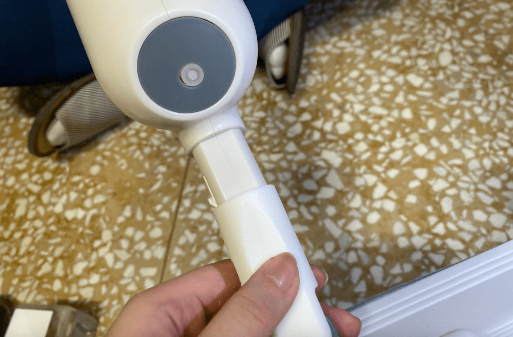 今年初爺爺在浴室跌了一跤，當時送急診把大家都嚇了一跳，
已經使用防滑拖鞋、防滑墊，地板也是無時不保持乾燥，還是出意外⋯⋯
要知道長輩可禁不起摔！！後來就在物色好用的浴室防滑地板產品，
發現浴室防滑方法很多，浴室防滑地板多半放置止滑墊，
但有只能「局部防滑」、「不美觀」、「容易藏污納垢」的缺點，
甚至上次進浴室踩在防滑墊上卻還是小小滑了一下⋯⋯
年輕人反應好還可以平衡著身體，長輩可能就滑倒了。

在嘖嘖募資平台上看到壁虎防滑二代組，號稱越濕越防滑、越刷越止滑，
而且是台灣唯一上架Amazon的隱形防滑劑品牌，
操作簡單，完全可以在家DIY浴室止滑施工！
在磁磚上都可以使用的隱形防滑劑，決定試試看壁虎防滑二代到底好用嗎？
幫爺爺奶奶的浴室做防滑改裝！