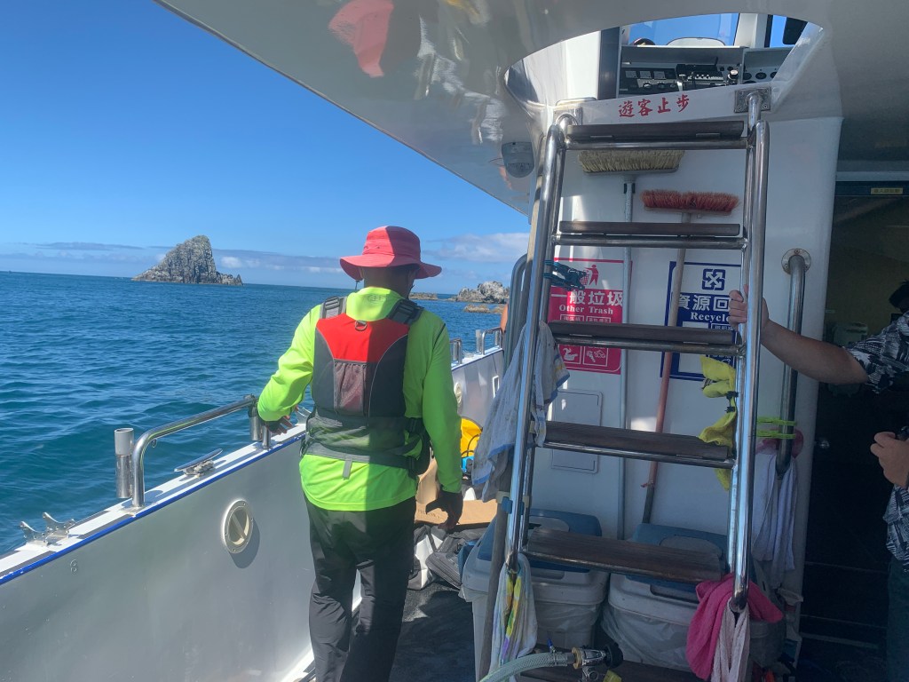 【水旅遊】SUP教練推薦理哥!包船出海SUP團!海中央SUP,跳水、浮淺、導覽,基隆嶼包船海上SUP+和平島導覽活動|基隆嶼SUP|新北包船sup|北海岸SUP|遊艇包船SUP|新北水上活動|理哥評價