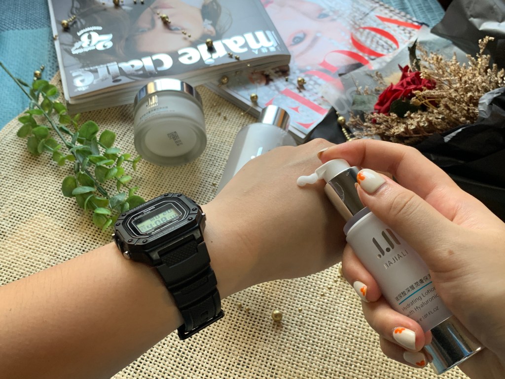 換季必備水潤保濕保養品！MIT保養品牌嘉嘉莉，小資玻尿酸保濕三件套組兩千就可以擁有！換季也要水嫩肌膚保養！