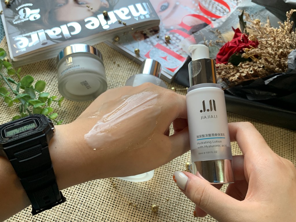 換季必備水潤保濕保養品！MIT保養品牌嘉嘉莉，小資玻尿酸保濕三件套組兩千就可以擁有！換季也要水嫩肌膚保養！