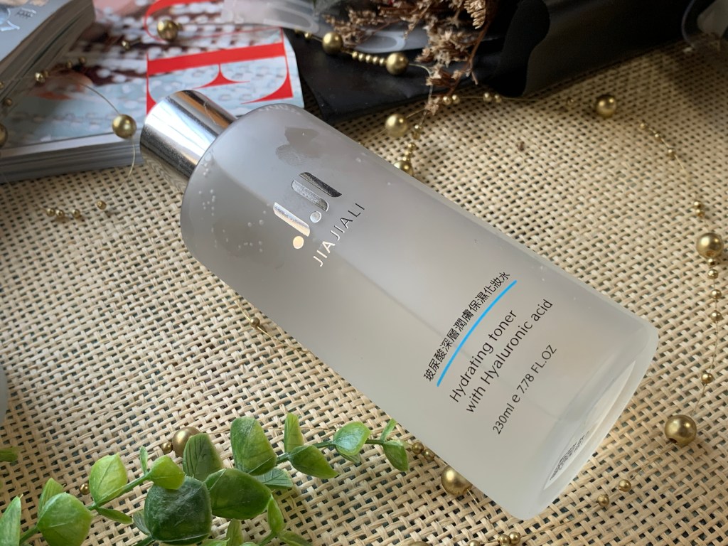 換季必備水潤保濕保養品！MIT保養品牌嘉嘉莉，小資玻尿酸保濕三件套組兩千就可以擁有！換季也要水嫩肌膚保養！